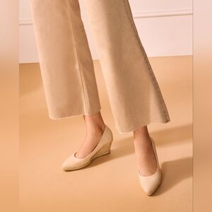 NIB Roses Canvas U Cut Espadrille Wedges Size 39.5 In Beige By Viscata Barcelona